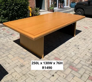 EXCELLENT QUALITY WORK STATION BOARD ROOM CONFERENCE TABLE
