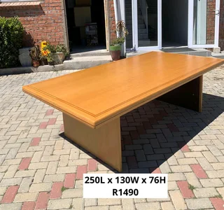 EXCELLENT QUALITY WORK STATION BOARD ROOM CONFERENCE TABLE