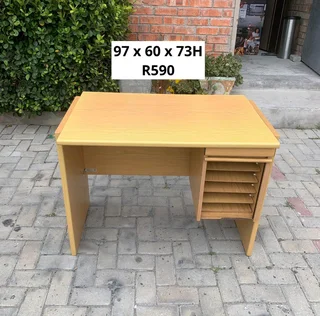 EXCELLENT QUALITY WORK STATION DESK