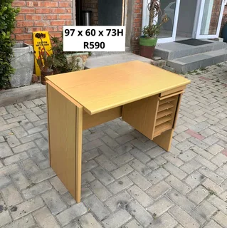 EXCELLENT QUALITY WORK STATION DESK