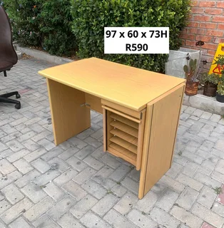 EXCELLENT QUALITY WORK STATION DESK