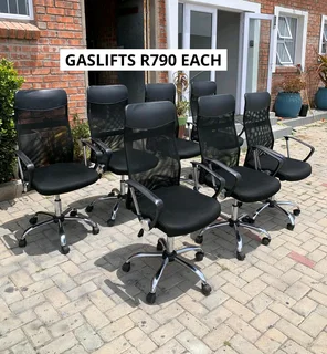 GAS LIFT HEIGHT ADJUSTABLE CHAIRS