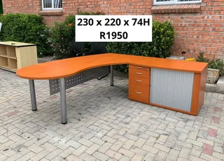 PLENTY OF OFFICE FURNITURE