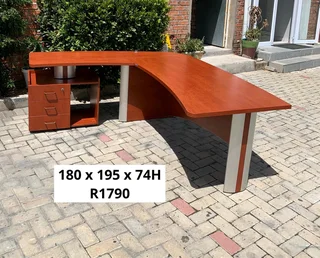 EXCELLENT QUALITY WORK STATION L SHAPE DESK FOR SALE