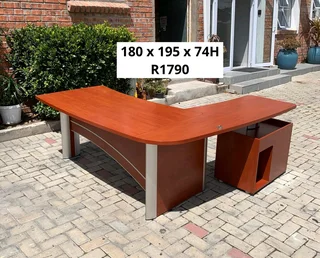 EXCELLENT QUALITY WORK STATION L SHAPE DESK FOR SALE