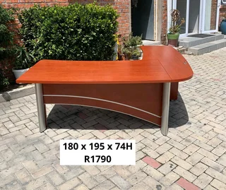 EXCELLENT QUALITY WORK STATION L SHAPE DESK FOR SALE