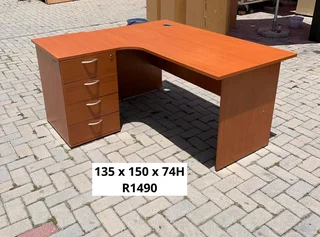 Walton&#39;s L Shape Work Station Desk