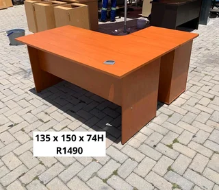 WALTON&#39;S L SHAPE WORK STATION DESK