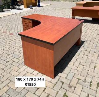 EXCELLENT QUALITY WORK STATION L SHAPE DESK