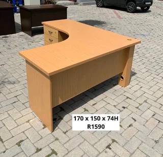 EXCELLENT QUALITY WORK STATION L SHAPE DESK FOR SALE