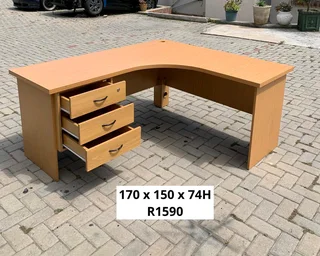 EXCELLENT QUALITY WORK STATION L SHAPE DESK FOR SALE