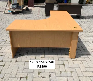 EXCELLENT QUALITY WORK STATION L SHAPE DESK FOR SALE