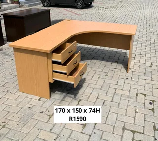 EXCELLENT QUALITY WORK STATION L SHAPE DESK FOR SALE