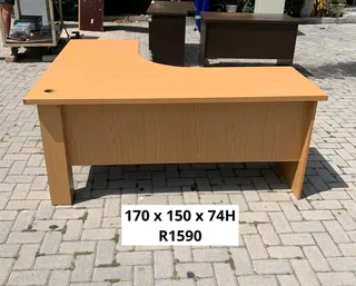 EXCELLENT QUALITY WORK STATION L SHAPE DESK FOR SALE