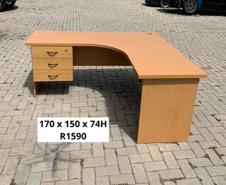 EXCELLENT QUALITY WORK STATION L SHAPE DESK FOR SALE