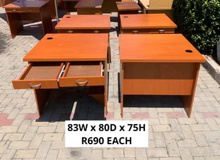 EXCELLENT QUALITY WORK STATION DESK&#39;S FOR SALE