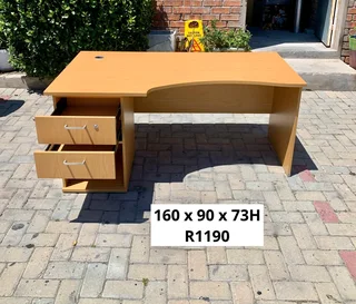 EXCELLENT QUALITY WORK STATION DESK FOR SALE