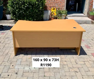 EXCELLENT QUALITY WORK STATION DESK