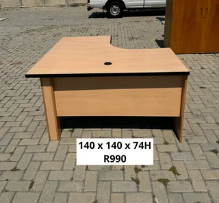 GOOD QUALITY WORK STATION L SHAPE DESK FOR SALE