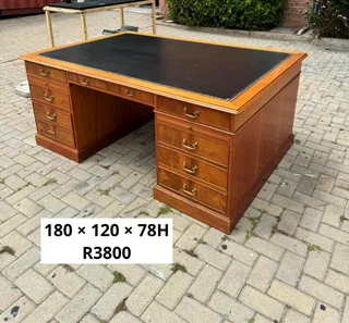 Executive Directors Desk