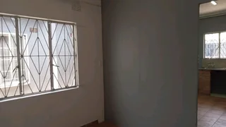 Outbuilding to let in Redfern(Phoenix)