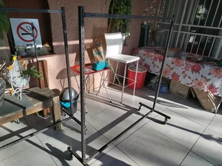 Heavy duty hanging rails for clothing on wheels