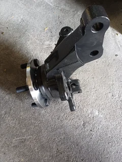 Nissan Almera bearing carrier