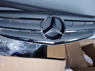 Mercedes benz W205 and W204 grill