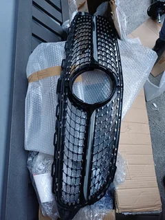 Mercedes benz W205 and W204 grill