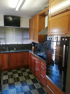 3 Bed 1 Bath House in Ottery Gardens