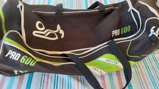 Cricket Kit Bag - Wheelie bag - Kookaburra Pro 600