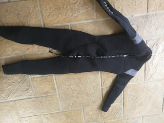 Wetsuit - Medium - 5mm - Coral