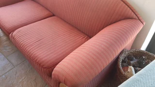 Couches / sofa - solidly made - 2.5 division