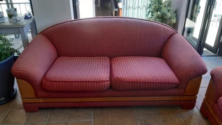 Couches / sofa - solidly made - 2.5 division