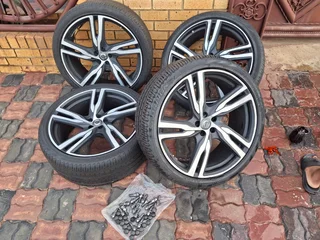 Volvo xc90 22&#34; rims with tyres