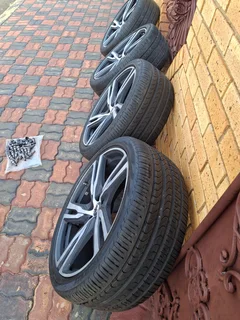 Volvo xc90 22&#34; rims with tyres