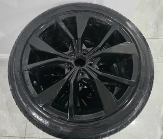 Vw OEM 18 inch Taigo R-Line Black Edition Full Set For Sale