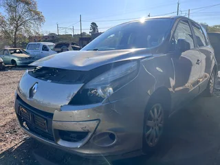 2010 Renault Scenic 3 1.6 Expression M/T