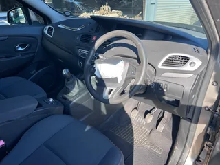 2010 Renault Scenic 3 1.6 Expression M/T