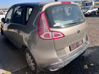 2010 Renault Scenic 3 1.6 Expression M/T