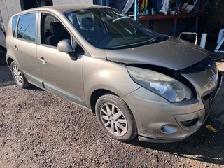 2010 Renault Scenic 3 1.6 Expression M/T