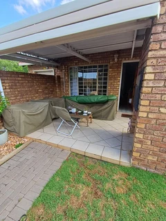2 bedroom, 1 Bathroom Townhouse for sale in Pierre van Ryneveld