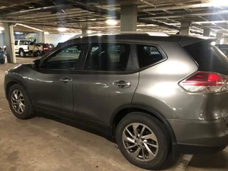 Beautiful 2015 NISSAN X TRAIL 2.5 SE 4X4 CVT (T32) AUTOMATIC TRANSMISSION (160,000 km)