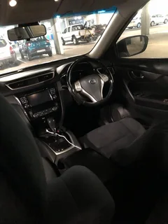 Beautiful 2015 NISSAN X TRAIL 2.5 SE 4X4 CVT (T32) AUTOMATIC TRANSMISSION (160,000 km)