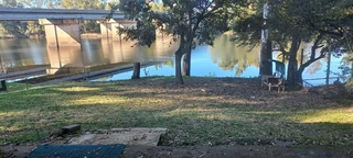 Fixer- upper 3-bedroom house next to the Vaal River.