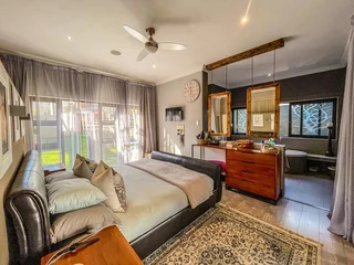 DUAL MANDATE! CHARMING HOME on the green area of Midstream Hill Estate.