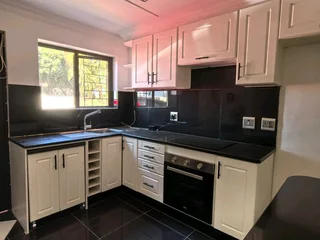 2 Bed, 2 Bath Upmarket Apartment to rent