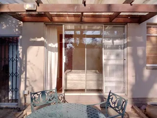 Blairgowrie, Randburg - Room with private entrance in shared house to rent