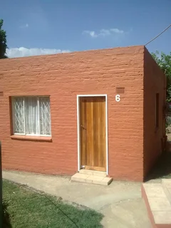 Blairgowrie, Randburg - Studio bachelor garden cottage available immediately