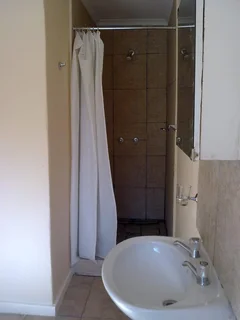 Blairgowrie, Randburg - Studio bachelor garden cottage available immediately